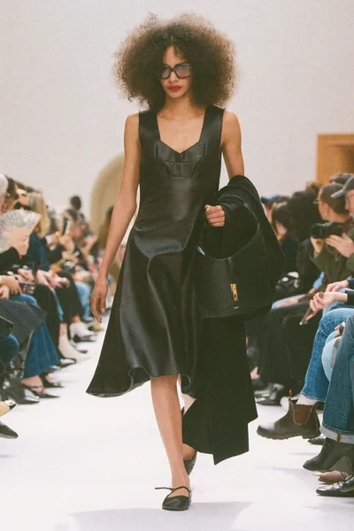 Look 18